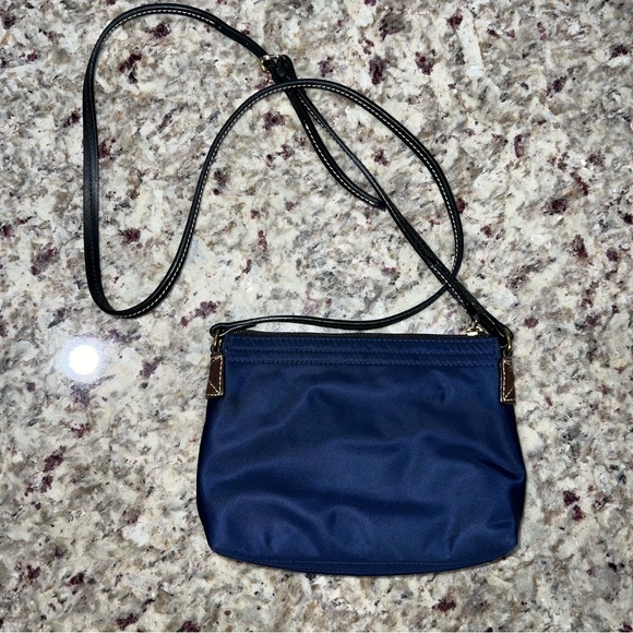 PRISTINE Dooney & Bourke Nylon Navy adjustable Crossbody - Picture 2 of 16
